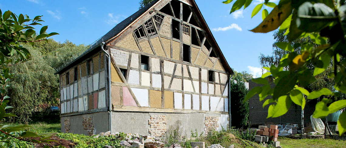 Denkmalgeschütztes Haus bei der Sanierung.