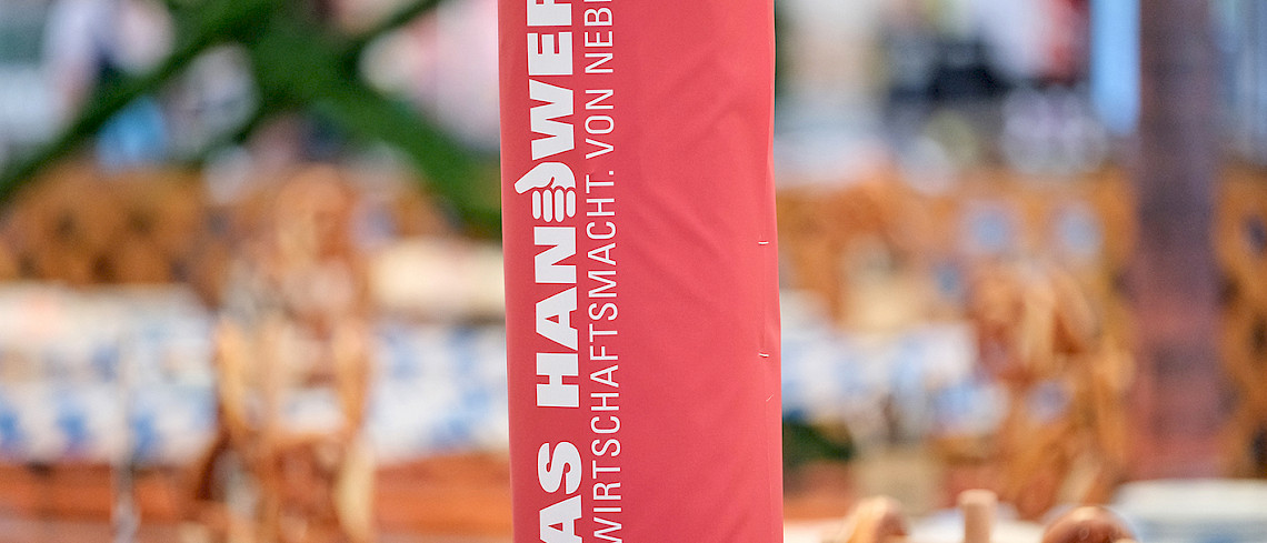 Aufsteller "Das Handwerk" im Zelt beim Oktoberfest 2024