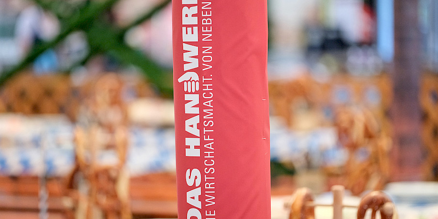 Aufsteller "Das Handwerk" im Zelt beim Oktoberfest 2024