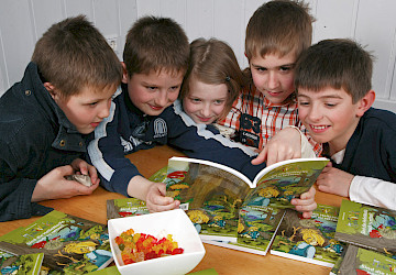 Die Waldwesen „HelleWecKs“ aus dem Reich der Hundert Wasser machen Kindern Lust aufs Handwerk