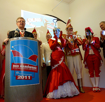 mittendrin HwK-Präsident Werner Wittlich beim Prinzenempfang