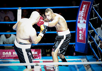 Dennis Ronert im Boxring
