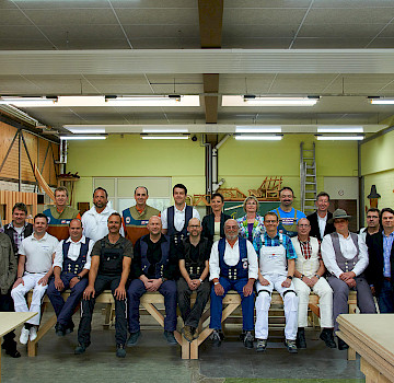 Gruppenbild der HwK-Ausbilder und -Mitarbeiter der Baugewerke