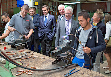 Der spanische Botschafter in Deutschland, Pablo García-Berdoy besucht 15 Jugendliche aus Valencia bei der HwK