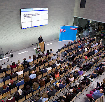 Verleihung von 99 Urkunden für erfolgreiche Fortbildungsabschlüsse