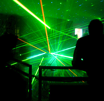 Lasershow bei der Premierenveranstaltung der Techniknacht
