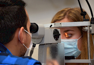 Prüfungssituation bei der Abschlussprüfung zum Optometristen