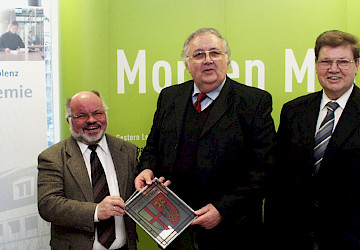 Cochems Bürgermeister Herbert Hilken, Karl-Jürgen Wilbert und Landrat Eckhard Huwer