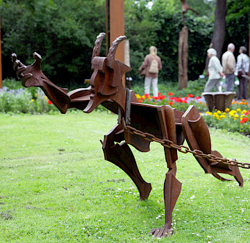 Meisterhaft gestaltete Skulptur – im Bild der Teufel von Metallgestalter Stefan Zydek aus Hachenburg