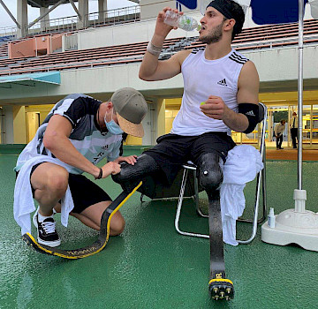 Bronzemedaillengewinner über 200 Meter, Ali Lacin mit Orthopädietechnikermeister Peter Ferger