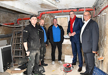 Landesarbeitsminister Alexander Schweitzer und HwK-Hauptgeschäftsführer Ralf Hellrich vor Ort